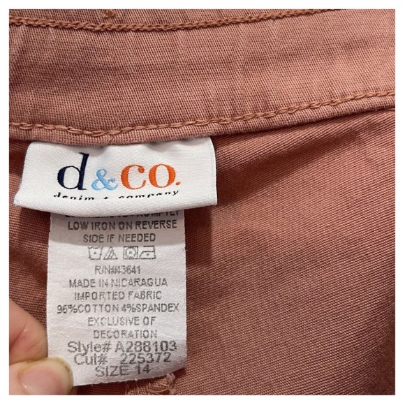 D & Co Denim + Company A Shade of Pink Capris Women’s Size 14 (34x19) - Picture 2 of 7